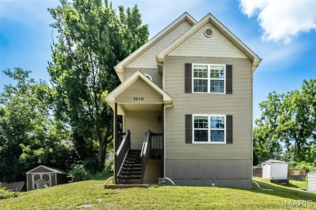 1319 N 4th Street, Saint Charles, MO 63301 - #1