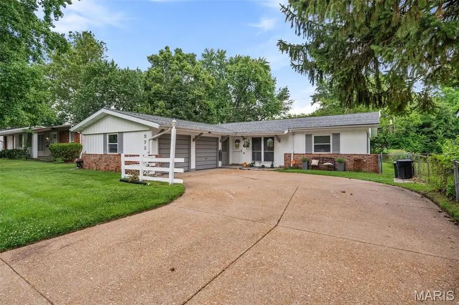 573 Coach Light Lane, Hazelwood, MO 63042 - #2