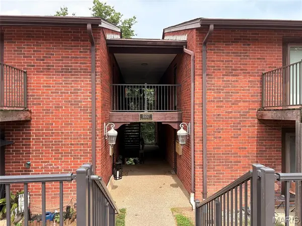 5557 Baronridge Drive #7, Oakville, MO 63129