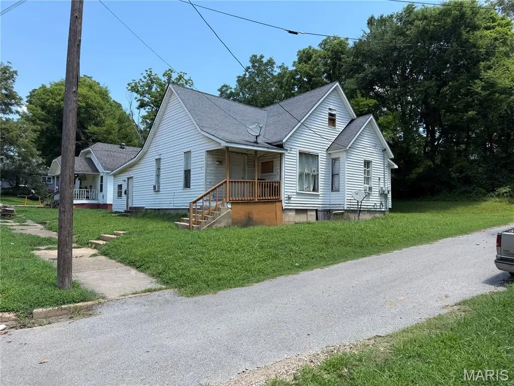 512 N 6th Street, Poplar Bluff, MO 63901 - #1