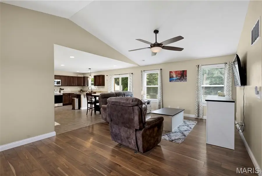 527 Sceptre Road, Wentzville, MO 63385 - #3