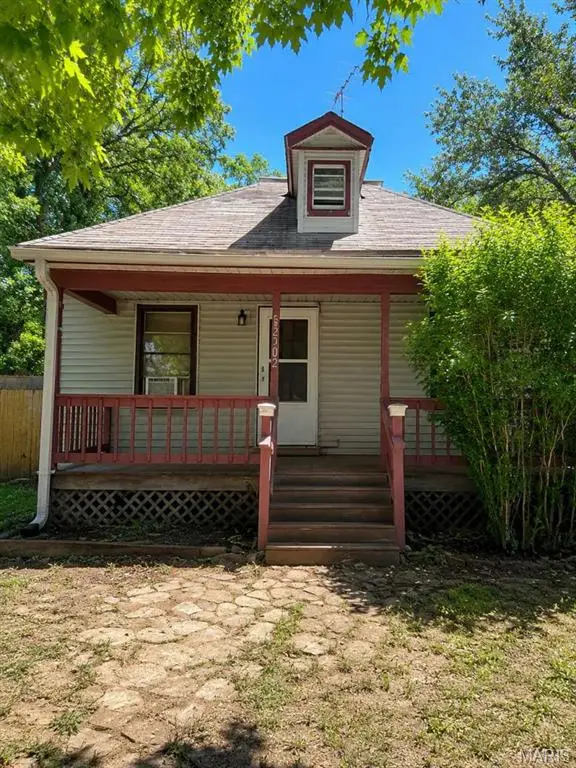 2302 Green Valley Road, Saint Joseph, MO 64505 - #1