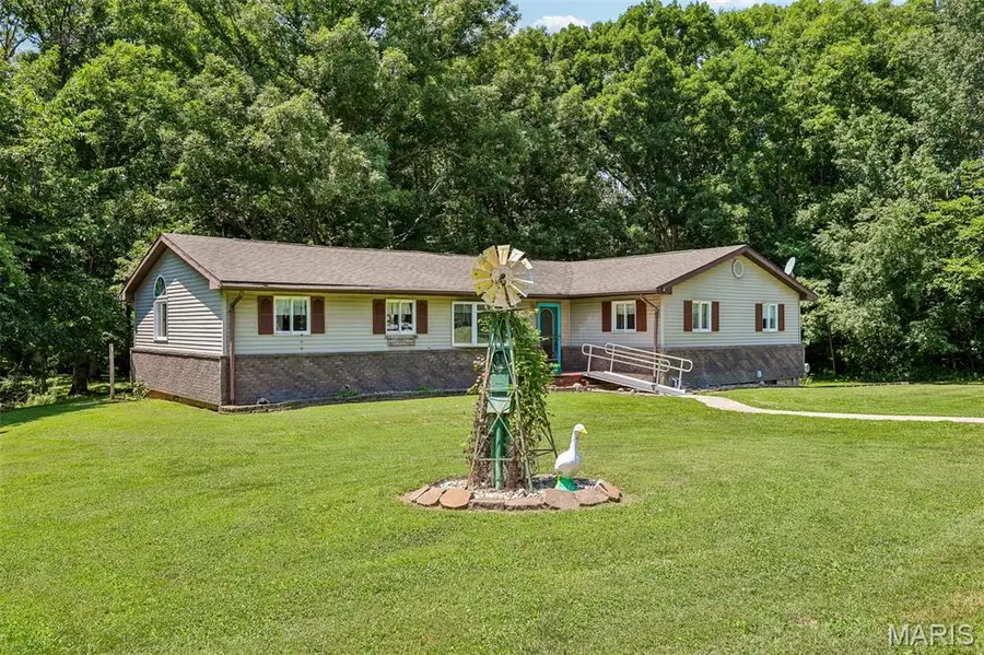 135 Duffs Lane, Hillsboro, IL 62049 - #2