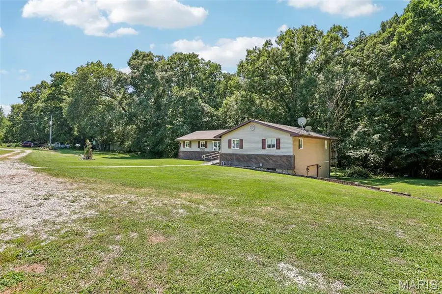 135 Duffs Lane, Hillsboro, IL 62049 - #3