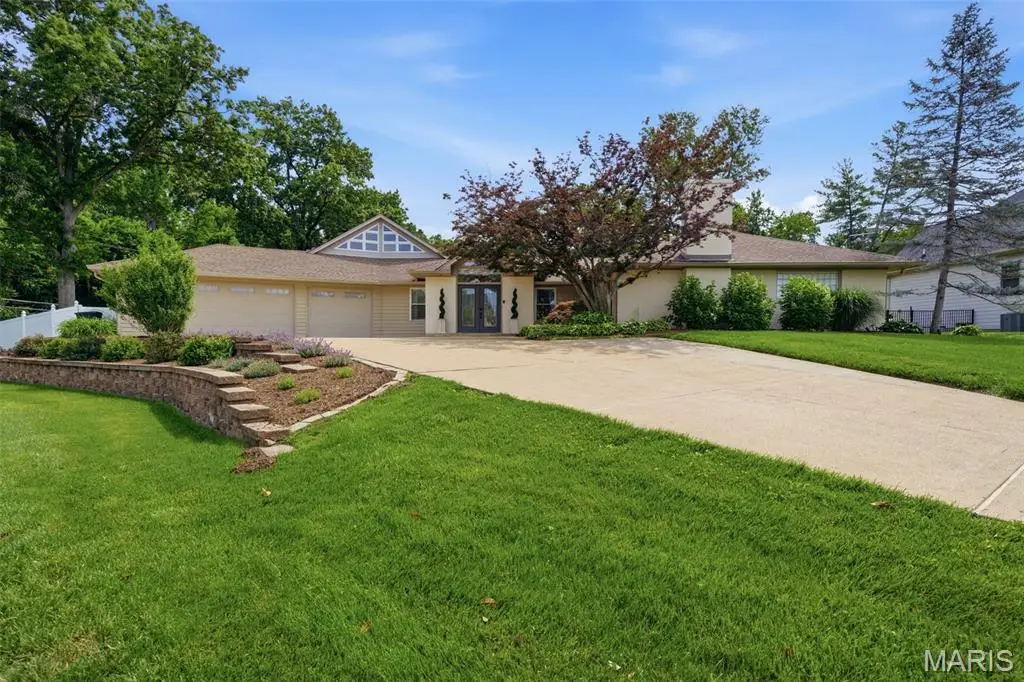 17 Stacy Drive, Saint Louis, MO 63132 - #1