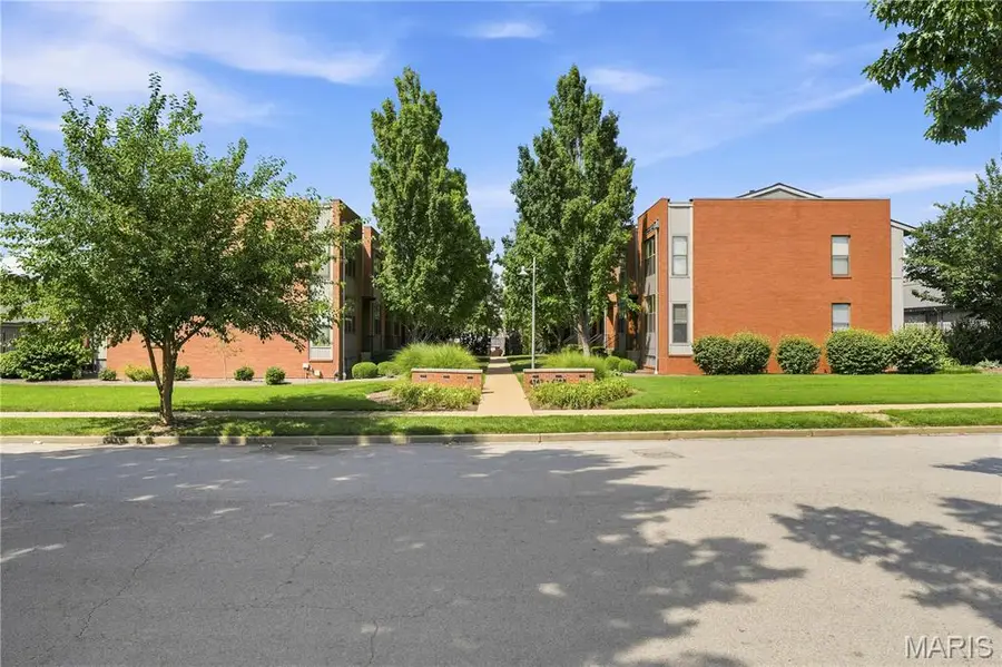 4155 Mcpherson Avenue, Saint Louis, MO 63108 - #2