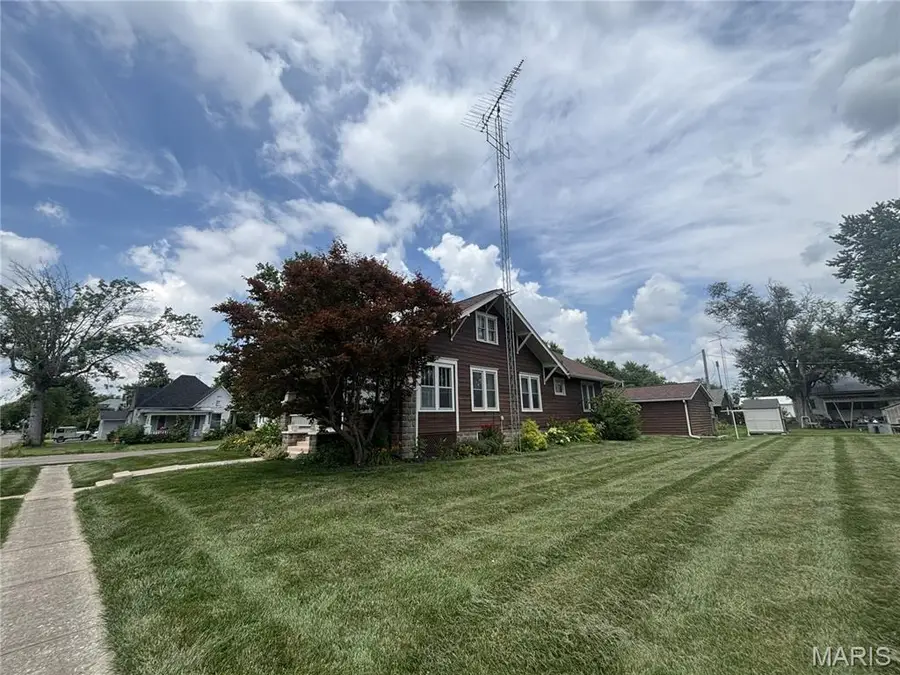 414 N Jefferson Street, Vandalia, MO 63382 - #2