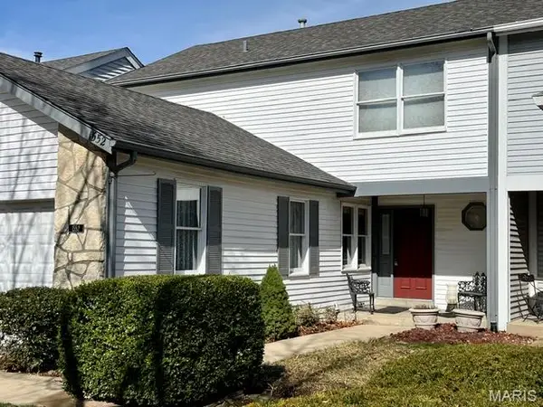 1552 Charlemont Drive, Chesterfield, MO 63017