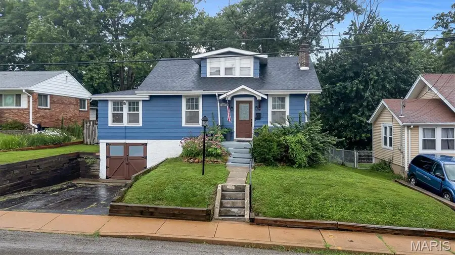907 N Woodlawn Avenue, Kirkwood, MO 63122 - #2