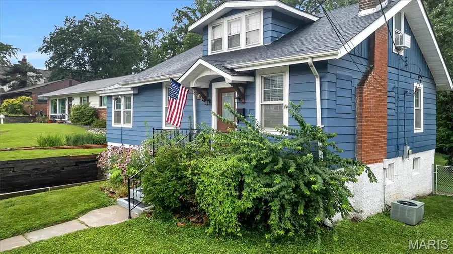 907 N Woodlawn Avenue, Kirkwood, MO 63122 - #3