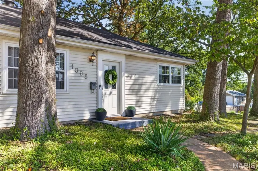 1098 Etherton Drive, Saint Louis, MO 63126 - #3