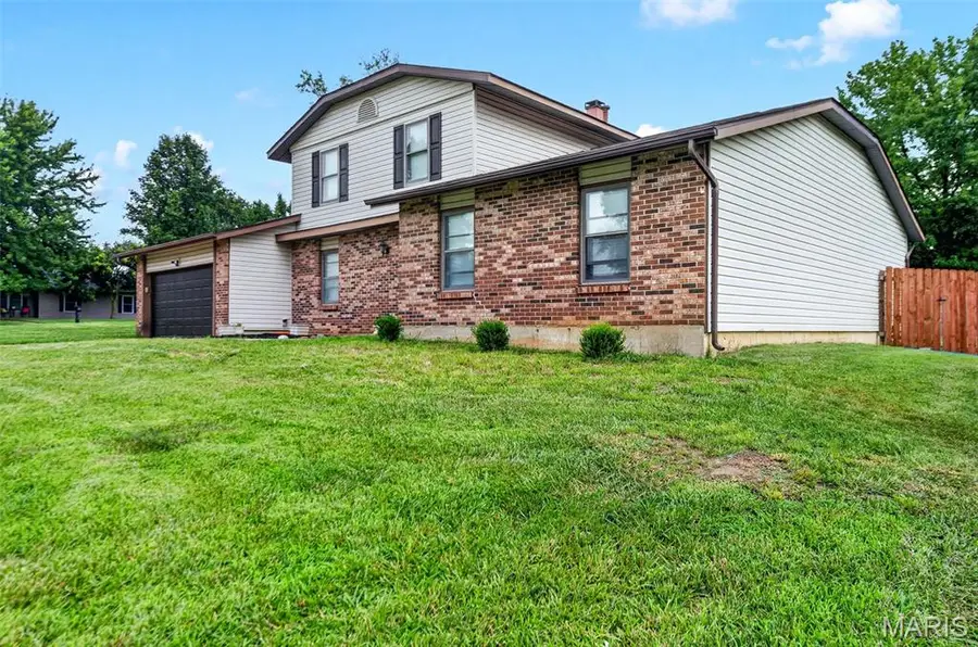 20 Sandalwood Court, Saint Charles, MO 63304 - #3