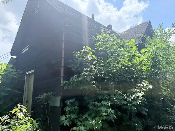 206 S Main Street, Harrisburg, IL 62946