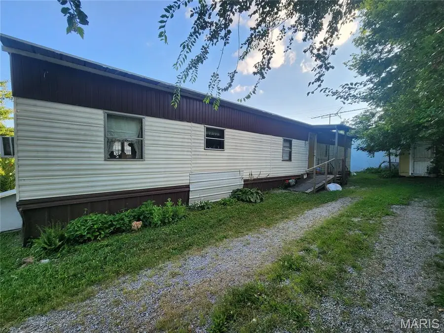 102 E Jefferson Avenue, Conway, MO 65632 - #2