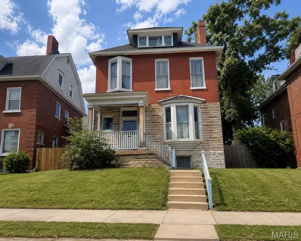 5025 Raymond Avenue, St Louis, MO 63113
