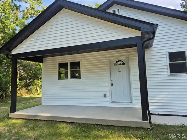 125 Anna Avenue, Godfrey, IL 62035
