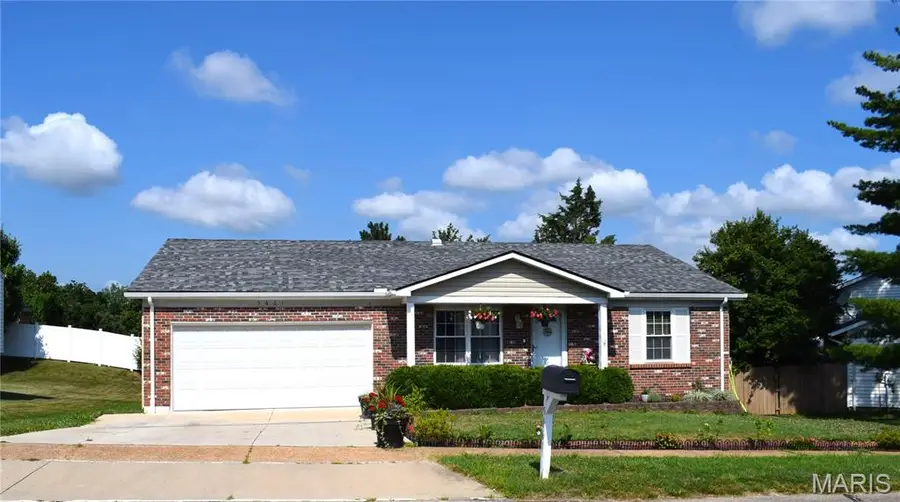5661 Chalet Hill Drive, Saint Louis, MO 63129 - #2
