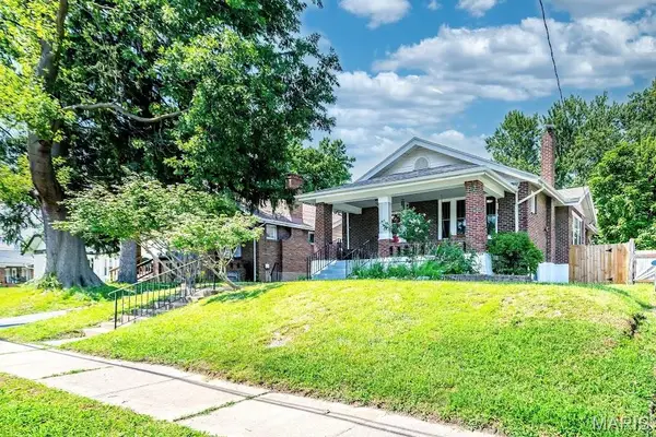 9051 Burton Avenue, Overland, MO 63114