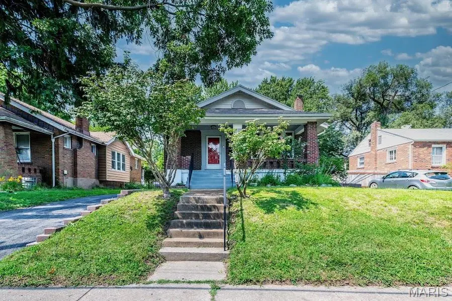 9051 Burton Avenue, Overland, MO 63114 - #2