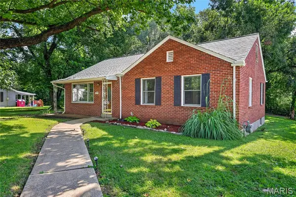 408 Oak Avenue, St Charles, MO 63301