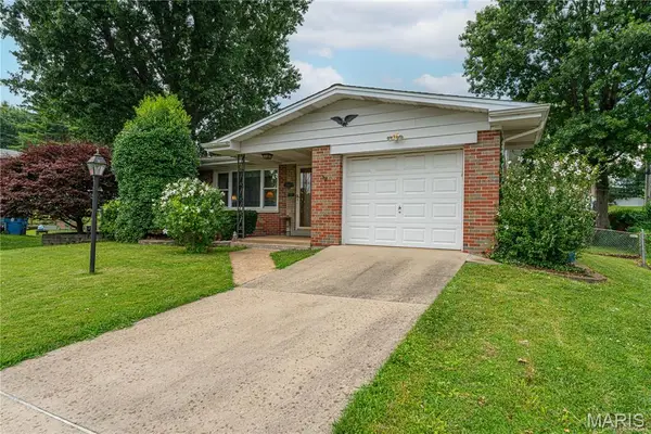 454 Lambeth Lane, St Louis, MO 63125