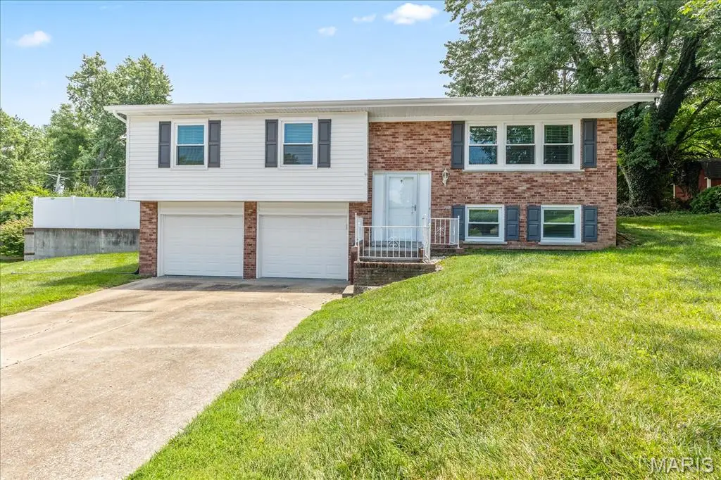 8 Canterbury Court, Saint Charles, MO 63301 - #1