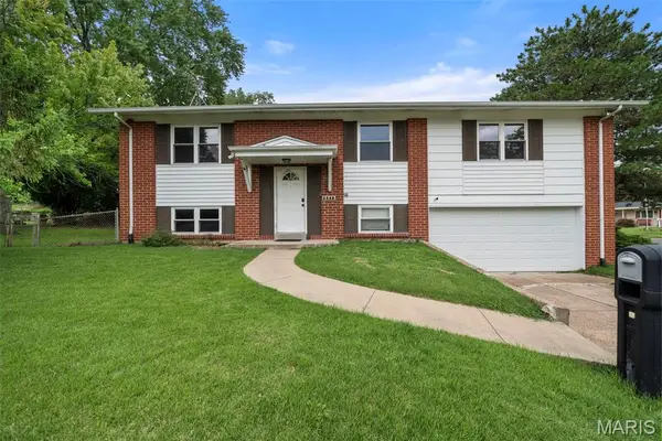 2245 Teakwood Manor Drive, Florissant, MO 63031