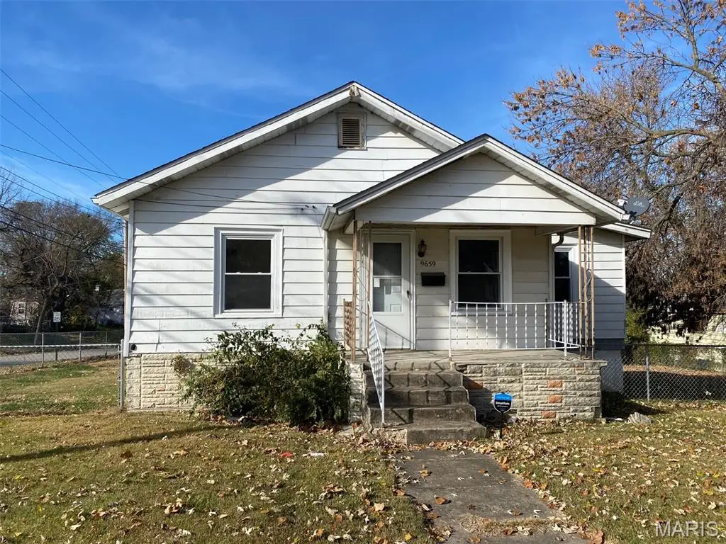 9659 Diamond Drive, Saint Louis, MO 63137 - #1