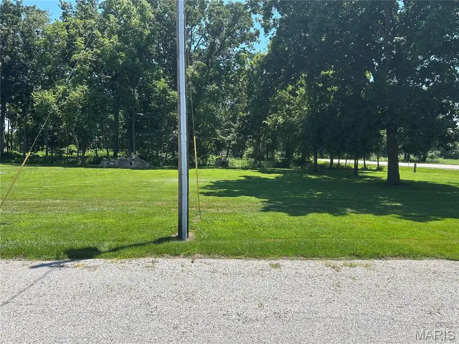 2106 N 2150 Street, Saint Elmo, IL 62458 - #2