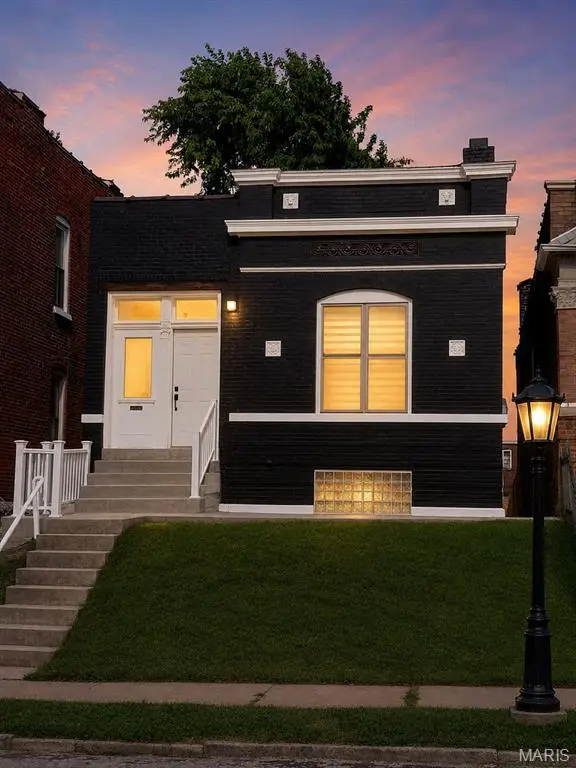 3824 S Compton Avenue, Saint Louis, MO 63118 - #1