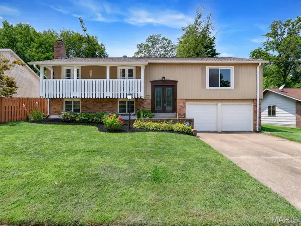 1431 Summerhaven Drive, St Louis, MO 63146