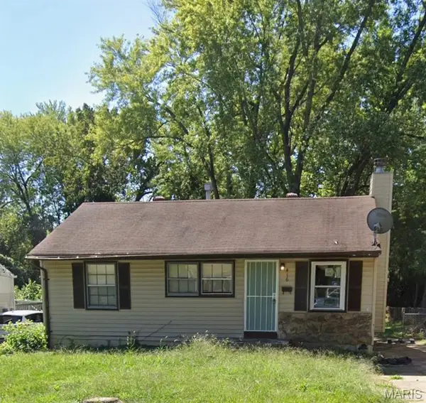416 Caithness Road, St Louis, MO 63137