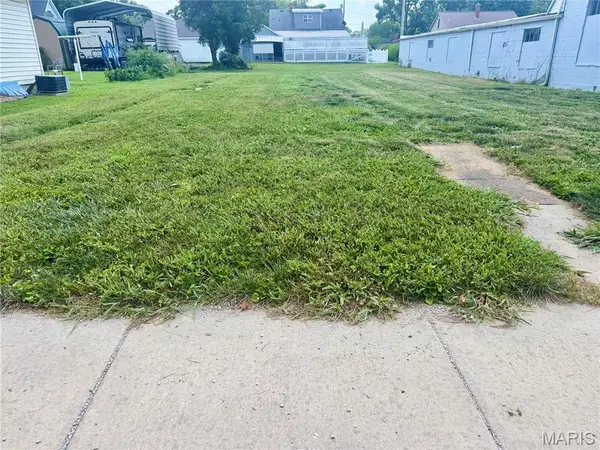 210 W Laurel Street, Millstadt, IL 62260