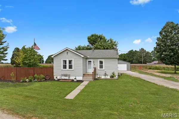 802 Randall Drive, Brighton, IL 62012