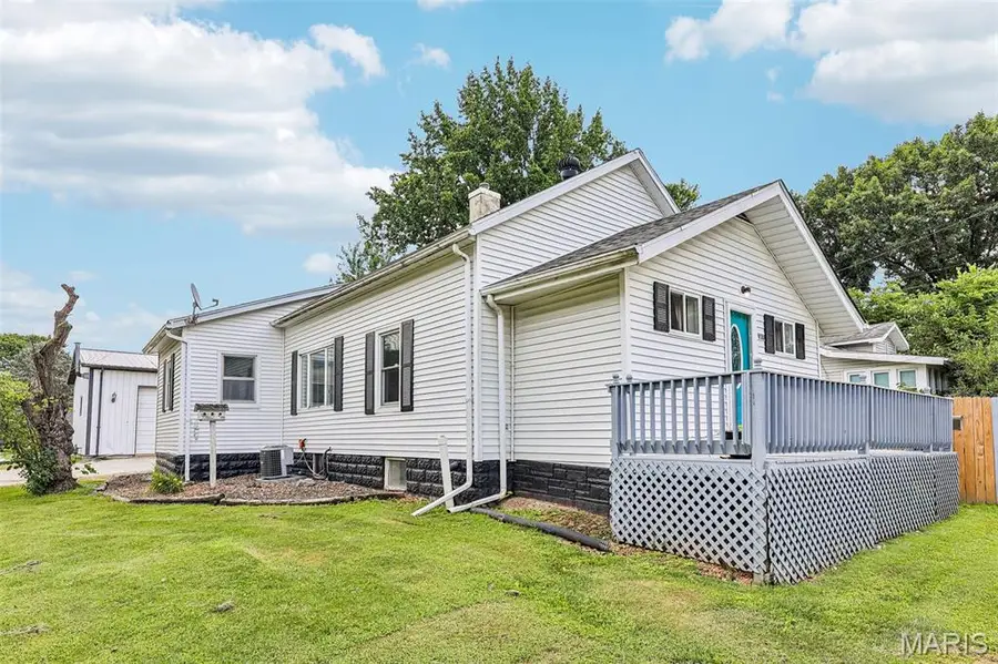 1120 N Jefferson Street, Litchfield, IL 62056 - #3