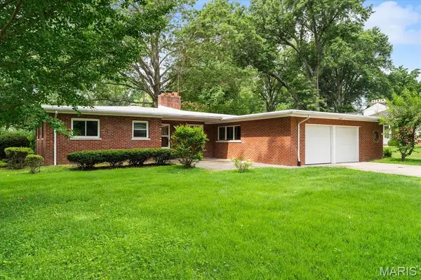 28 Shady Lane, Belleville, IL 62221