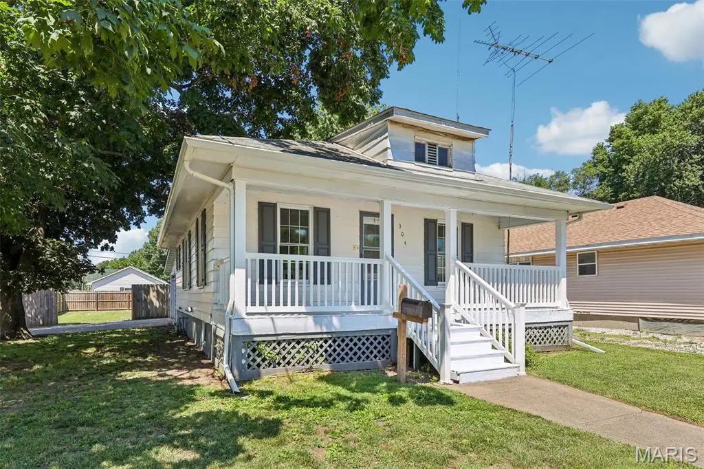 304 N Chiles Street, Carlinville, IL 62626 - #1