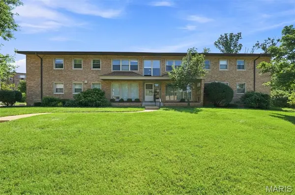 4 Delcrest Court #104, University City, MO 63124