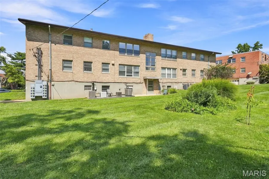 4 Delcrest Court #104, University City, MO 63124 - #2