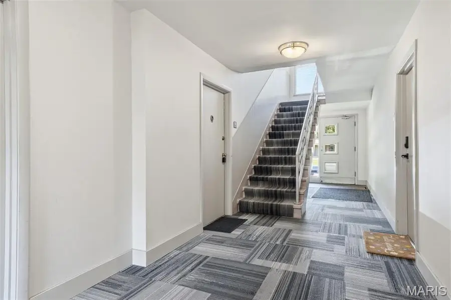 4 Delcrest Court #104, University City, MO 63124 - #3