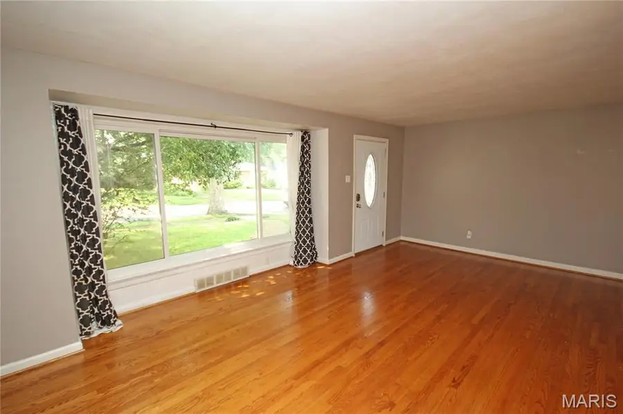 986 Woodbine Drive, Crestwood, MO 63126 - #2