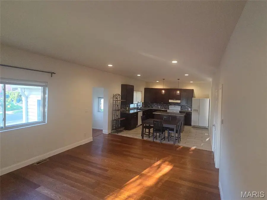6456 Southwest Avenue, Saint Louis, MO 63139 - #3