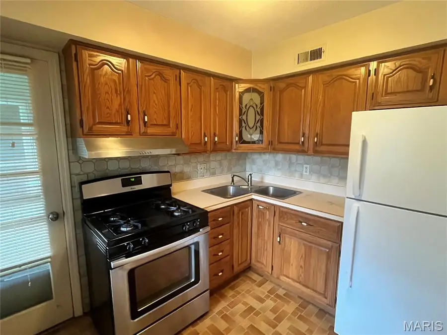 8736 Santa Bella Drive #G, Hazelwood, MO 63042 - #3