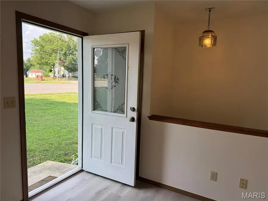 3209 College Avenue, Alton, IL 62002 - #2