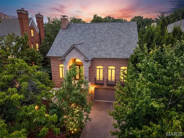 223 N Bemiston Avenue, Clayton, MO 63105