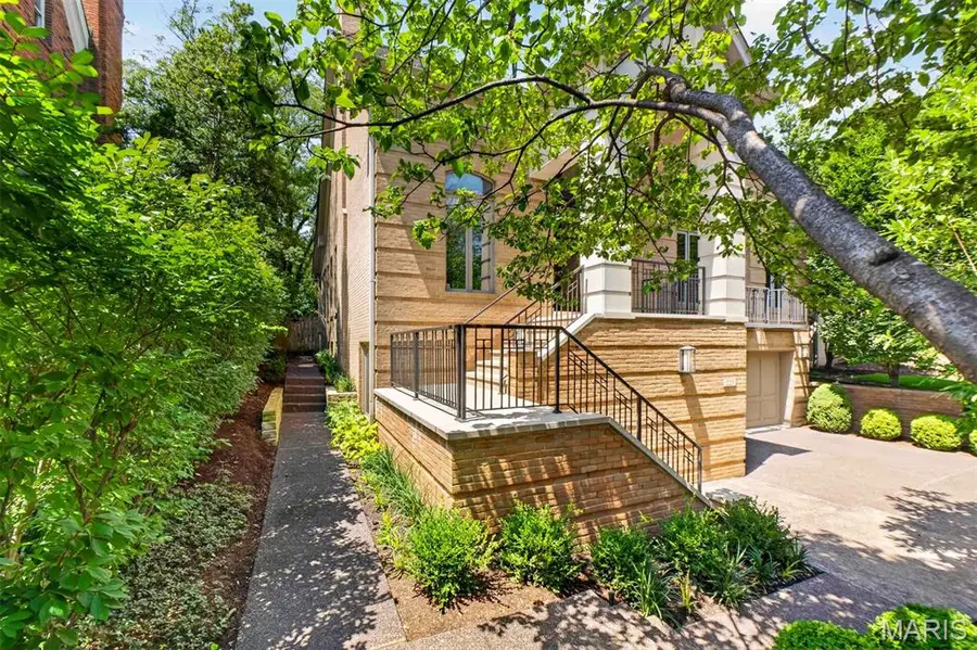 223 N Bemiston Avenue, Clayton, MO 63105 - #3