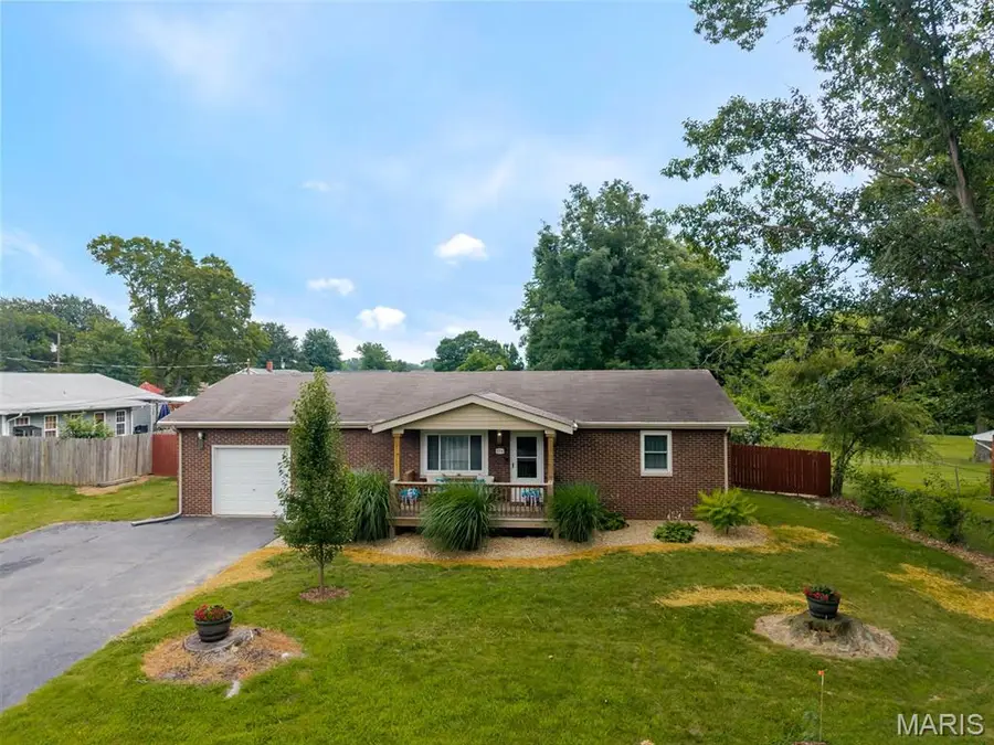 614 S Neunaber Drive, Bethalto, IL 62010 - #2