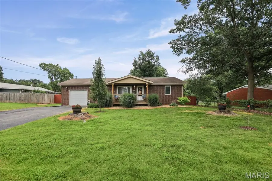 614 S Neunaber Drive, Bethalto, IL 62010 - #3
