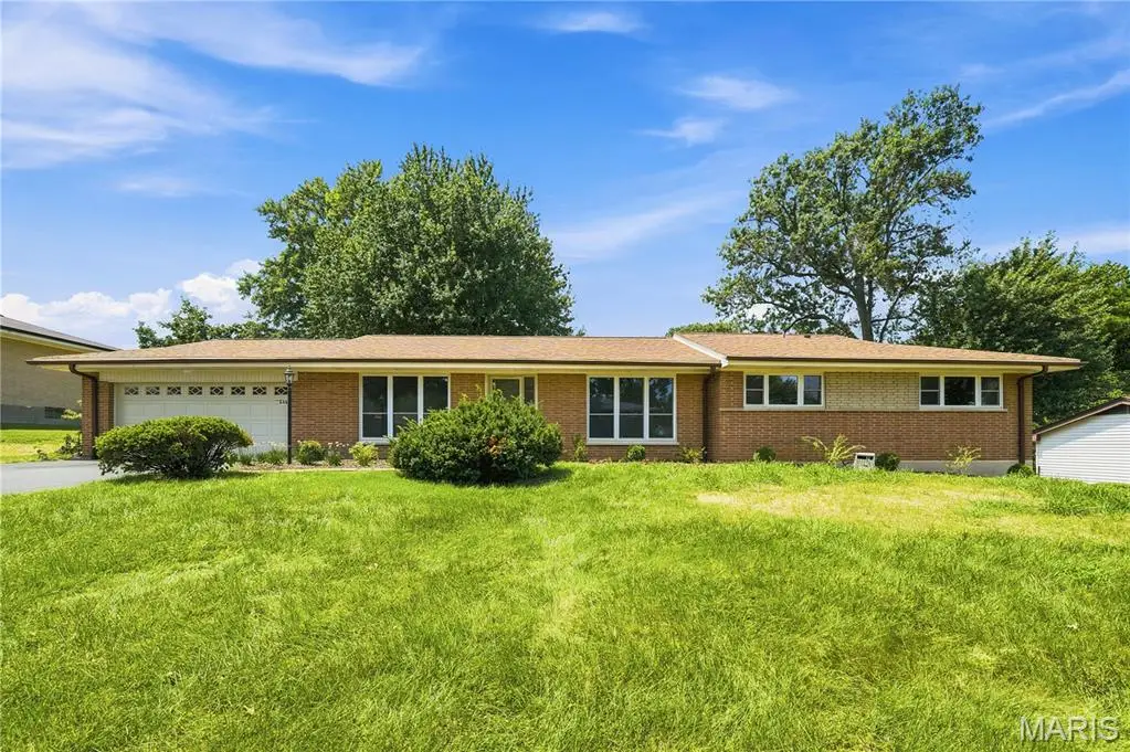 849 Charlesgate Drive, Saint Louis, MO 63132 - #1