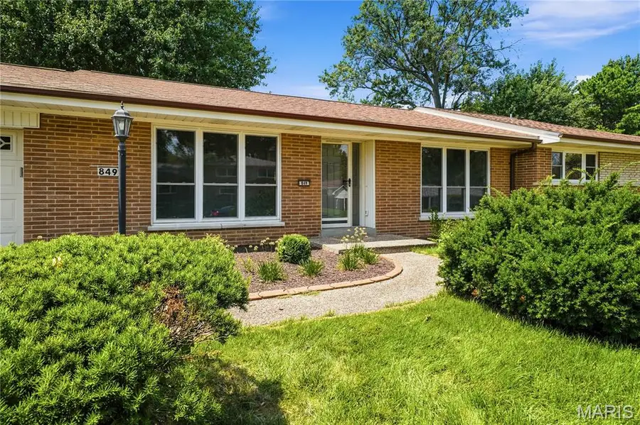 849 Charlesgate Drive, Saint Louis, MO 63132 - #2